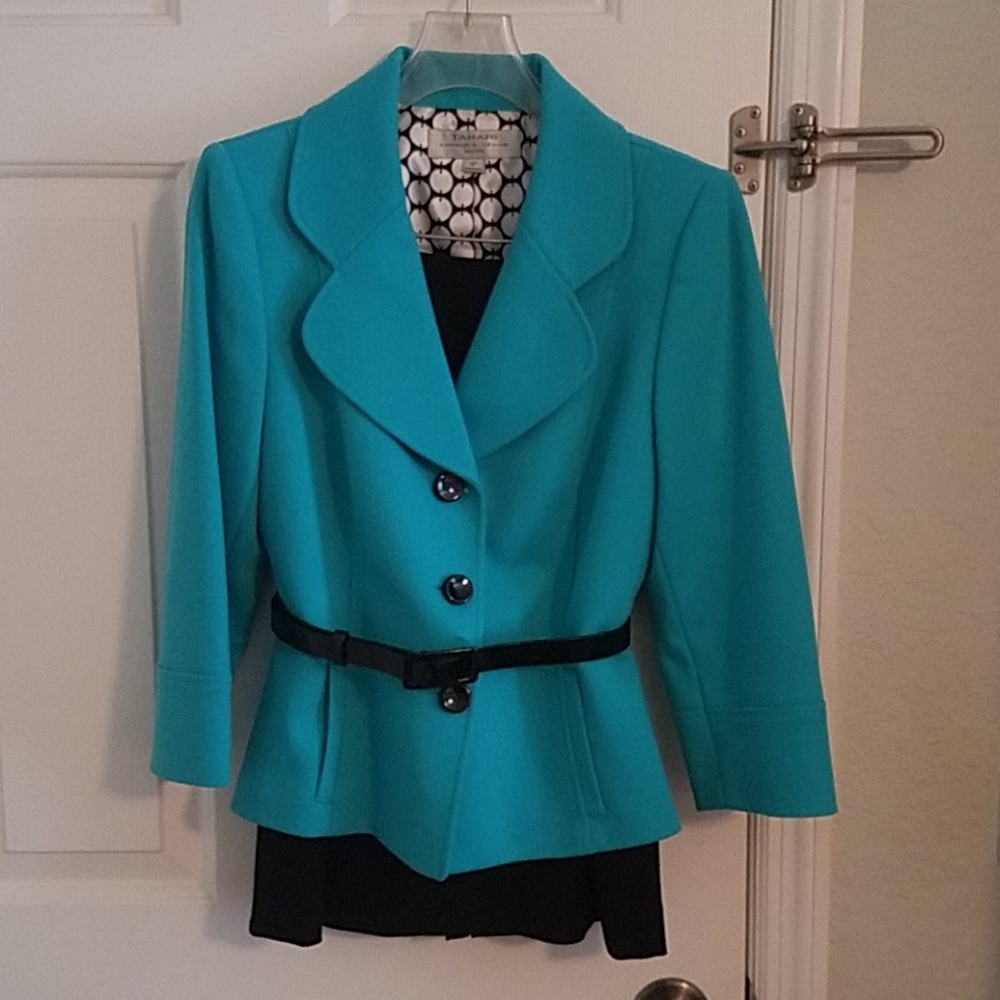 Tahari 2 piece suit.